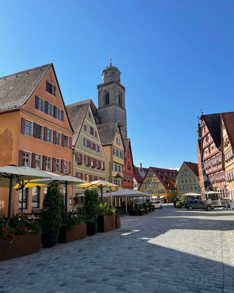 Colourful houses, cobblestone roads and cafés and restaurants in Dinkelsbühl, Germany