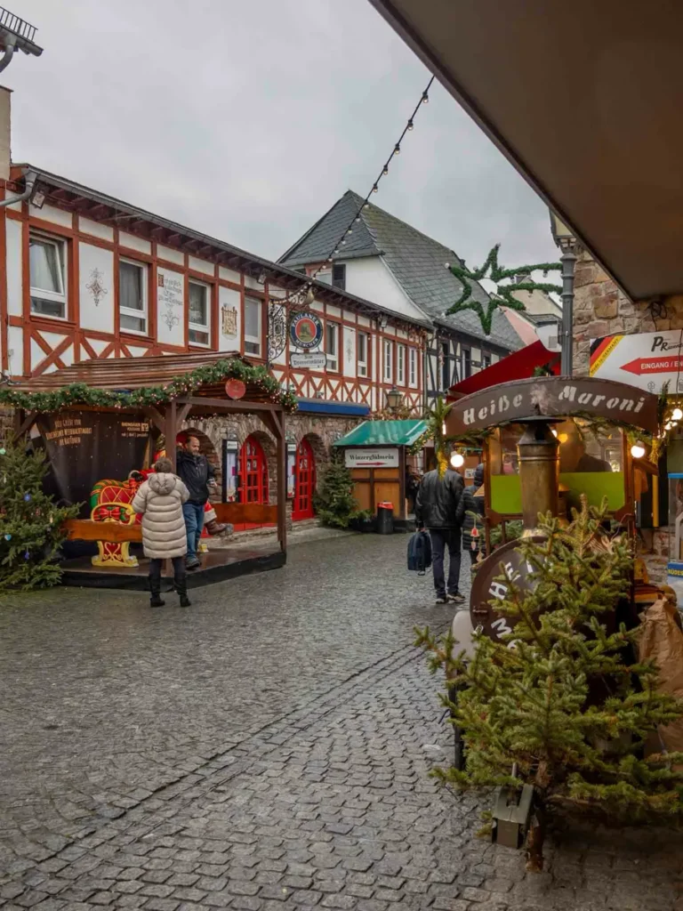 Christmas market stalls along cobblestone roads with traditional half-timbered houses in Rüdesheim am Rhein